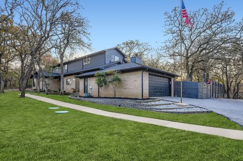 900 Pioneer Cir E, Argyle, TX, 76226-6714 | Card Image