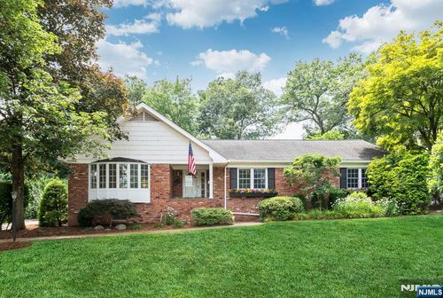 110 Ackerman Ave, Ho Ho Kus, NJ, 07423-1039 | Card Image