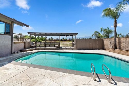 1450 Mariposa Dr, Corona, CA, 92879-1114 | Card Image