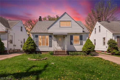 934 E 220th St, Euclid, OH, 44119-2426 | Card Image
