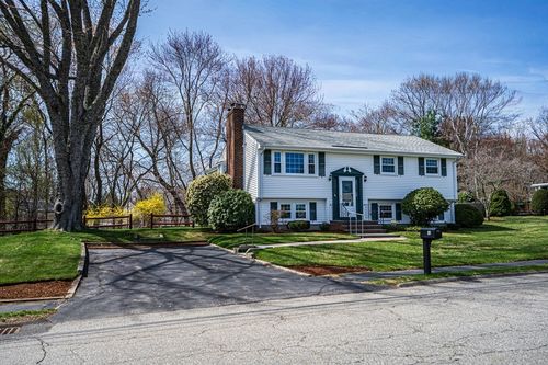 18 Stonewall Dr, Woburn, MA, 01801-5333 | Card Image