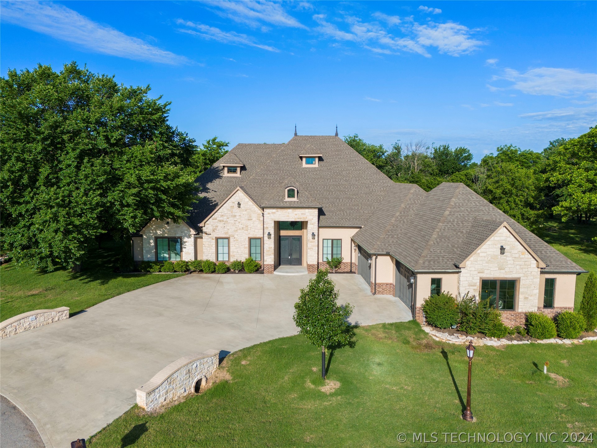 Flat Rock Cir, Owasso, OK 74055