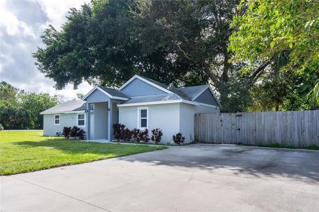3109 Se Amherst St, House other with 3 bedrooms, 2 bathrooms and null parking in Stuart FL | Image 16