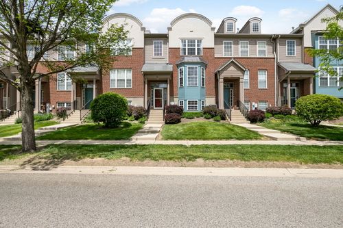 98 Village Station Ln, Grayslake, IL, 60030-2427 | Card Image