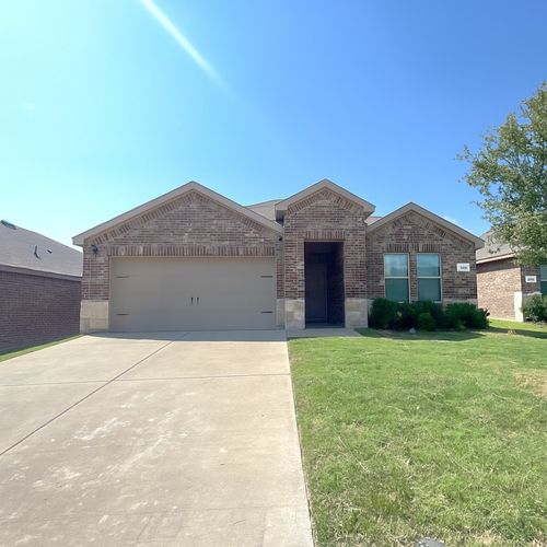 204 University St, Farmersville, TX, 75442-2568 | Card Image