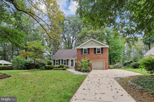 8221 Captain Hawkins Ct, ANNANDALE, VA, 22003-4602 | Card Image