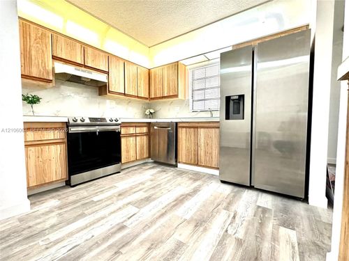 8m-3694 Nw 95th Ter, Sunrise, FL, 33351-6463 | Card Image