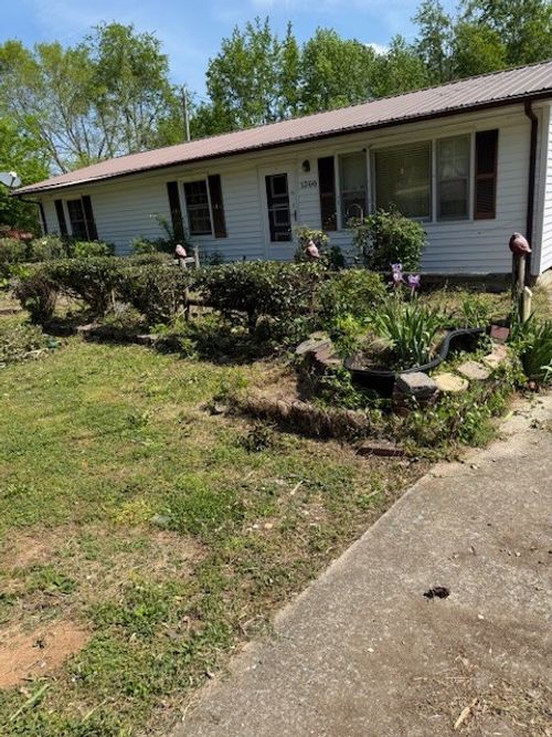 1369 Gip Manning Rd, Clarksville, TN, 37042-7926 | Card Image