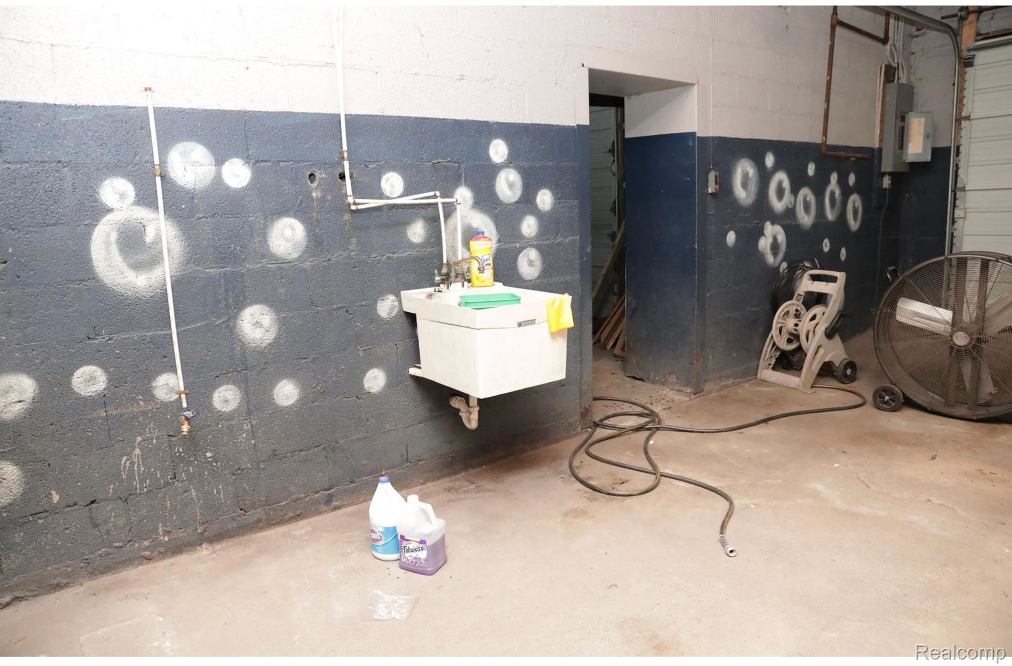 Commercial Sale in Detroit 3
