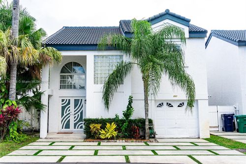 220 Ne 211th St, Miami, FL, 33179-1125 | Card Image