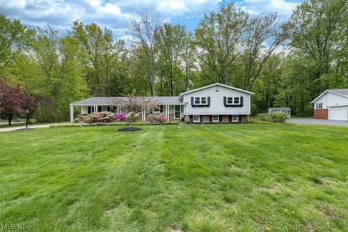 9412 Beaver Creek Dr, Mentor, OH, 44060-7118 | Card Image