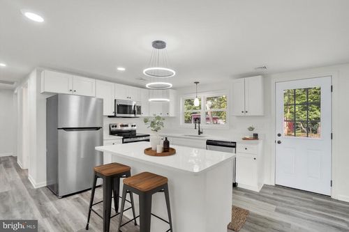 761 2nd Ave, MANCHESTER, PA, 17345-9730 | Card Image