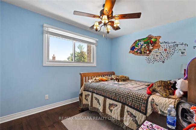 7067 Dirdene St, House other with 3 bedrooms, 2 bathrooms and 2 parking in Niagara Falls ON | Image 14