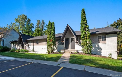 811 N Main Street, Milford Village, MI, 48381 | Card Image