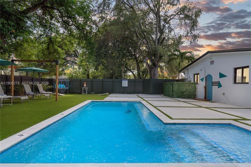 256 Nw 57th St, Miami, FL, 33127-1616 | Card Image