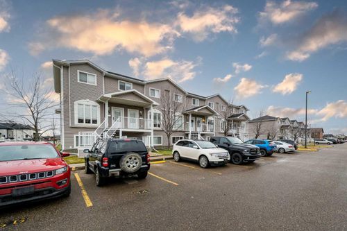 48 Somerset Lane Se, Medicine Hat, AB, T1B0E7 | Card Image