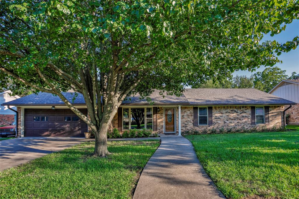 Brentwood St, Gainesville, TX 76240