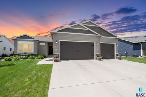 5205 S Eastwind Ave, Sioux Falls, SD, 57108-3701 | Card Image