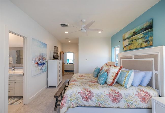 Primary bedroom - main floor | Image 13