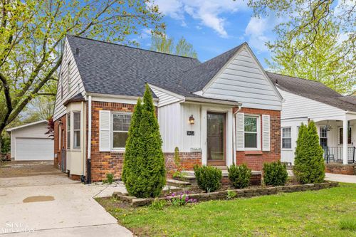 1432 Vernier Rd, Grosse Pointe Woods, MI, 48236-1543 | Card Image