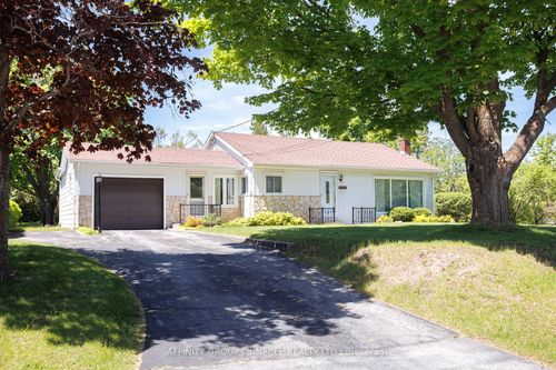 121 Clifton St, Fenelon Falls, ON, K0M1N0 | Card Image