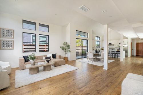 1010 Trentadue Way, Healdsburg, CA, 95448-4792 | Card Image