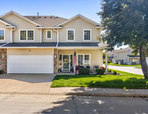 813 Red Hawk Way Se, Altoona, IA, 50009-2742 | Card Image