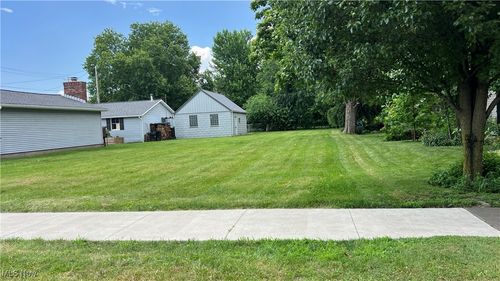 217 E Carrollton St, Magnolia, OH, 44643-9556 | Card Image