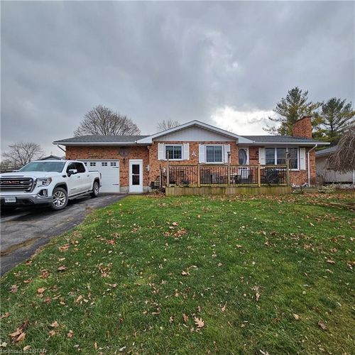 130 Queen St, Rodney, ON, N0L2C0 | Card Image