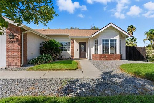2202 Cottonwood Ct, Hanford, CA, 93230-7220 | Card Image
