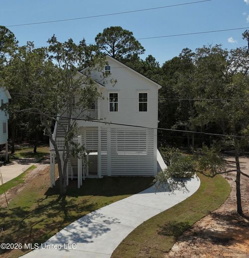 114 Basswood Dr, Pass Christian, MS, 39571-2108 | Card Image