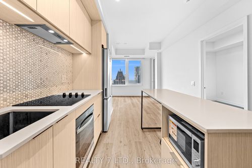 4107-395 Square 1 Dr, Mississauga, ON, L5B0P6 | Card Image