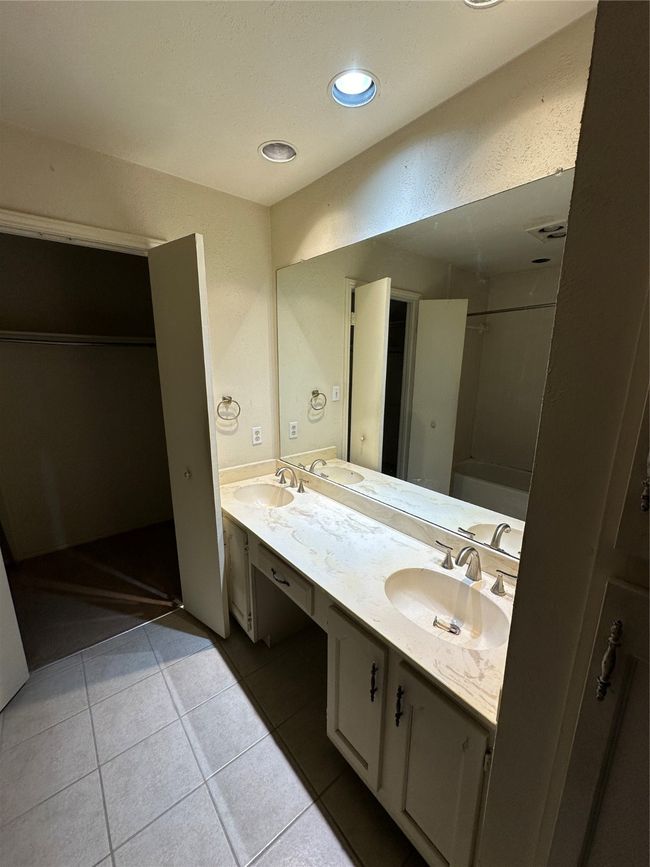 9708 - 9706 Springtree Ln, Home with 4 bedrooms, 4 bathrooms and 4 parking in Dallas TX | Image 16
