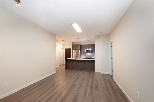 102 - 1152 Windsor Mews, Condo with 3 bedrooms, 2 bathrooms and 2 parking in Coquitlam BC | Image 13