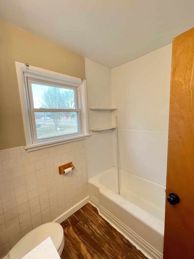 421 W Van Dusen St, House other with 5 bedrooms, 2 bathrooms and null parking in Springfield MN | Image 32