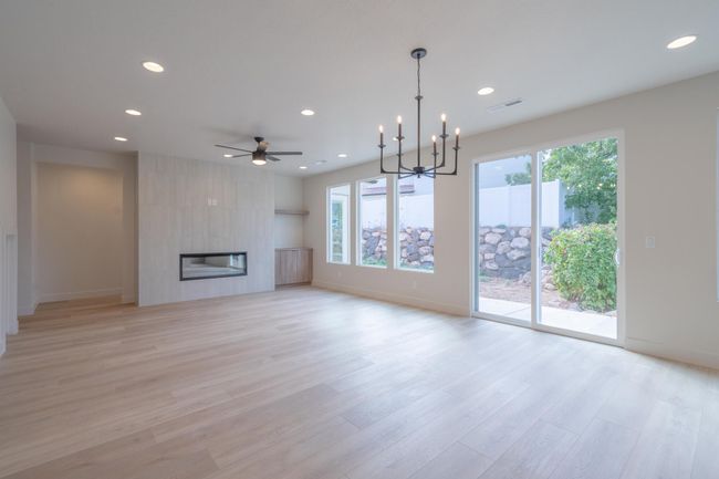Living Area | Image 13