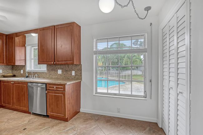 852 Palo Verde Ct, House other with 5 bedrooms, 3 bathrooms and null parking in Haverhill FL | Image 21