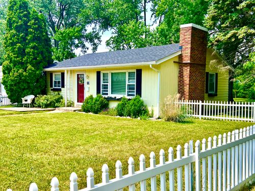 111 Butternut St, Three Oaks, MI, 49128-1011 | Card Image