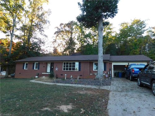 122 Forest Park Dr, Denton, NC, 27239-8013 | Card Image