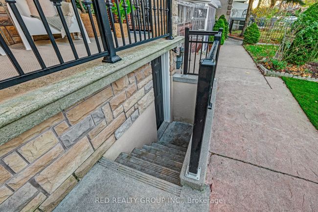 77 Millicent St, Home with 7 bedrooms, 3 bathrooms and null parking in Toronto ON | Image 40