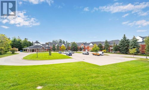 216-75 Treelawn Blvd, Kleinburg, ON, L0J1C0 | Card Image