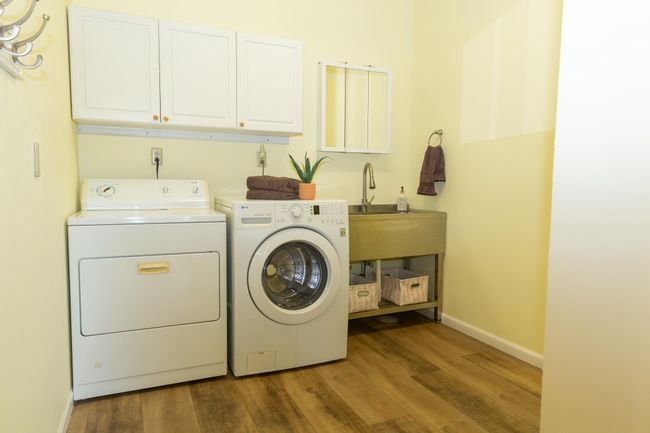 Laundry & 1/2 bath with Gas hookup | Image 29