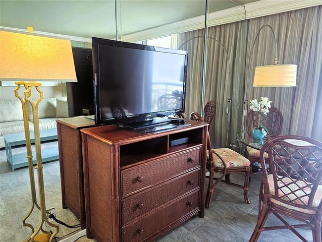 Living/Dining | Image 8