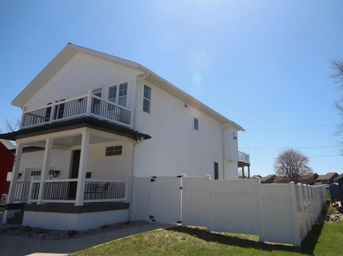 805 W Loomis St, Ludington, MI, 49431-2019 | Card Image