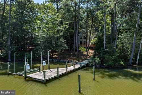 105 Emerald Cove Rd, Reedville, VA, 22539-3925 | Card Image