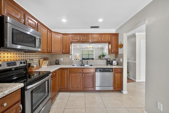 360 Quebec Ct, Condo with 3 bedrooms, 2 bathrooms and null parking in Royal Palm Beach FL | Image 17