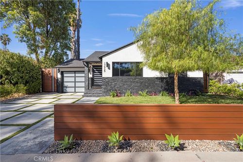 17929 Martha St, Encino, CA, 91316-1403 | Card Image