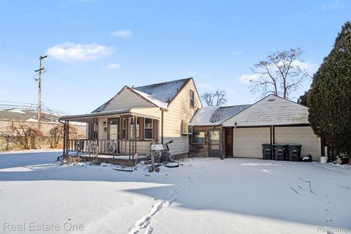 5843 Banner St, Taylor, MI, 48180-1256 | Card Image