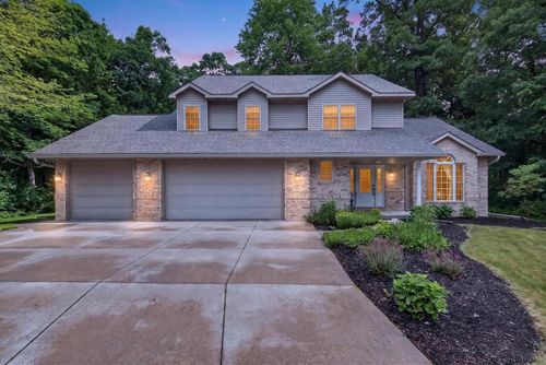 912 Cherokee Court, WAUPACA, WI, 54981 | Card Image