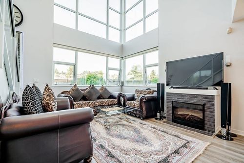 304-2225 Holdom Ave, Burnaby, BC, V5B0A1 | Card Image